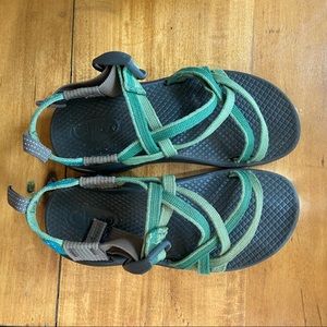 little kids Chacos sandals size 13